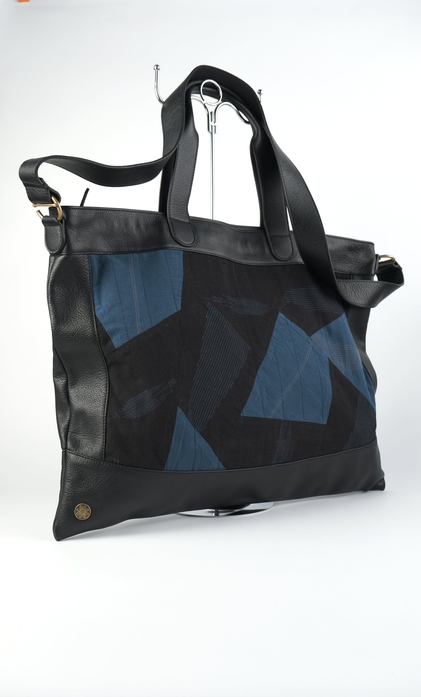 Nagada Nüt Black on Blue