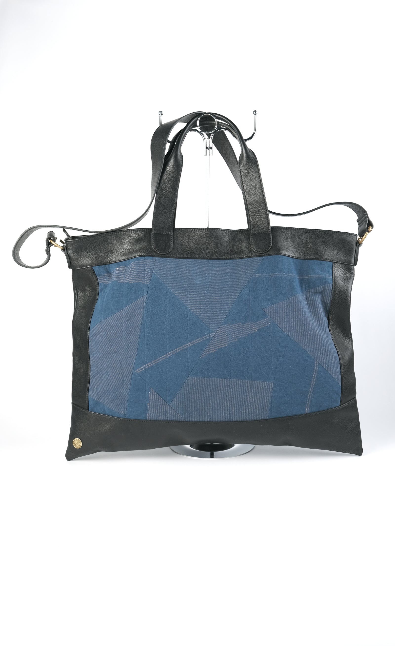 Nüt Nagada - Black on Deep Blue