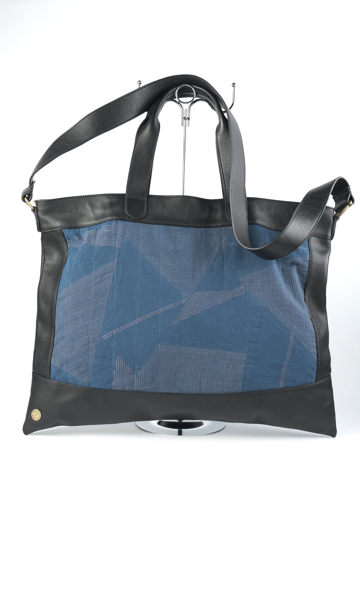 Nüt Nagada -  Black on Deep Blue